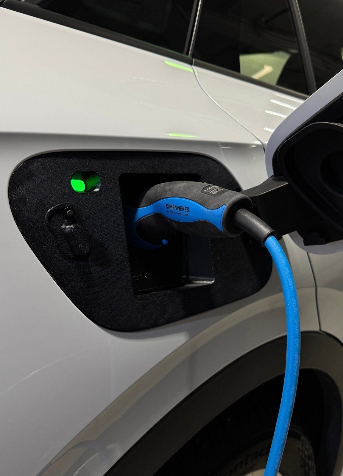 VolksWagen ID.4 ID.5 V2 - Weather and Snow Cover for Charging Port