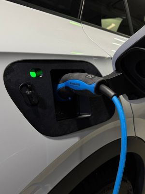 VolksWagen ID.4 ID.5 V2 - Weather and Snow Cover for Charging Port