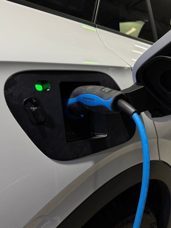 Product VolksWagen ID.4 ID.5 V2 - Weather and Snow Cover for Charging Port Image
